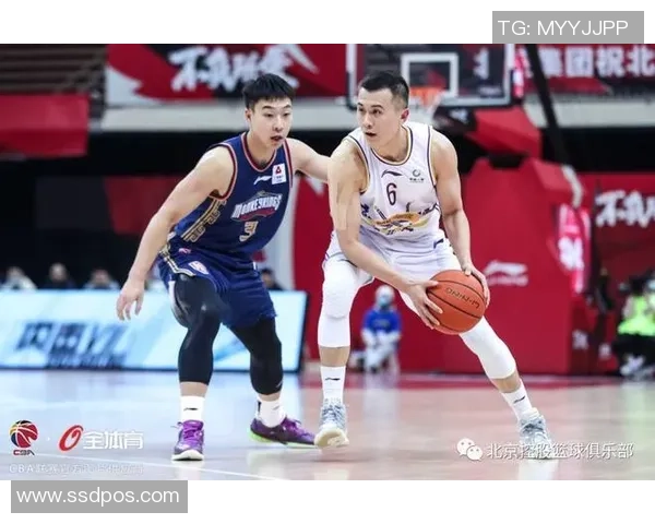 成都篮球队阵地战解析：战术布局与球员配合的深度分析